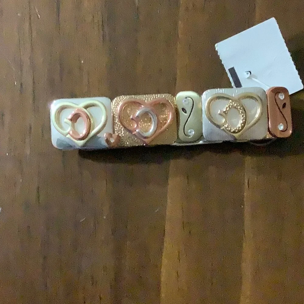 Heart Stretchy Bracelet NWT